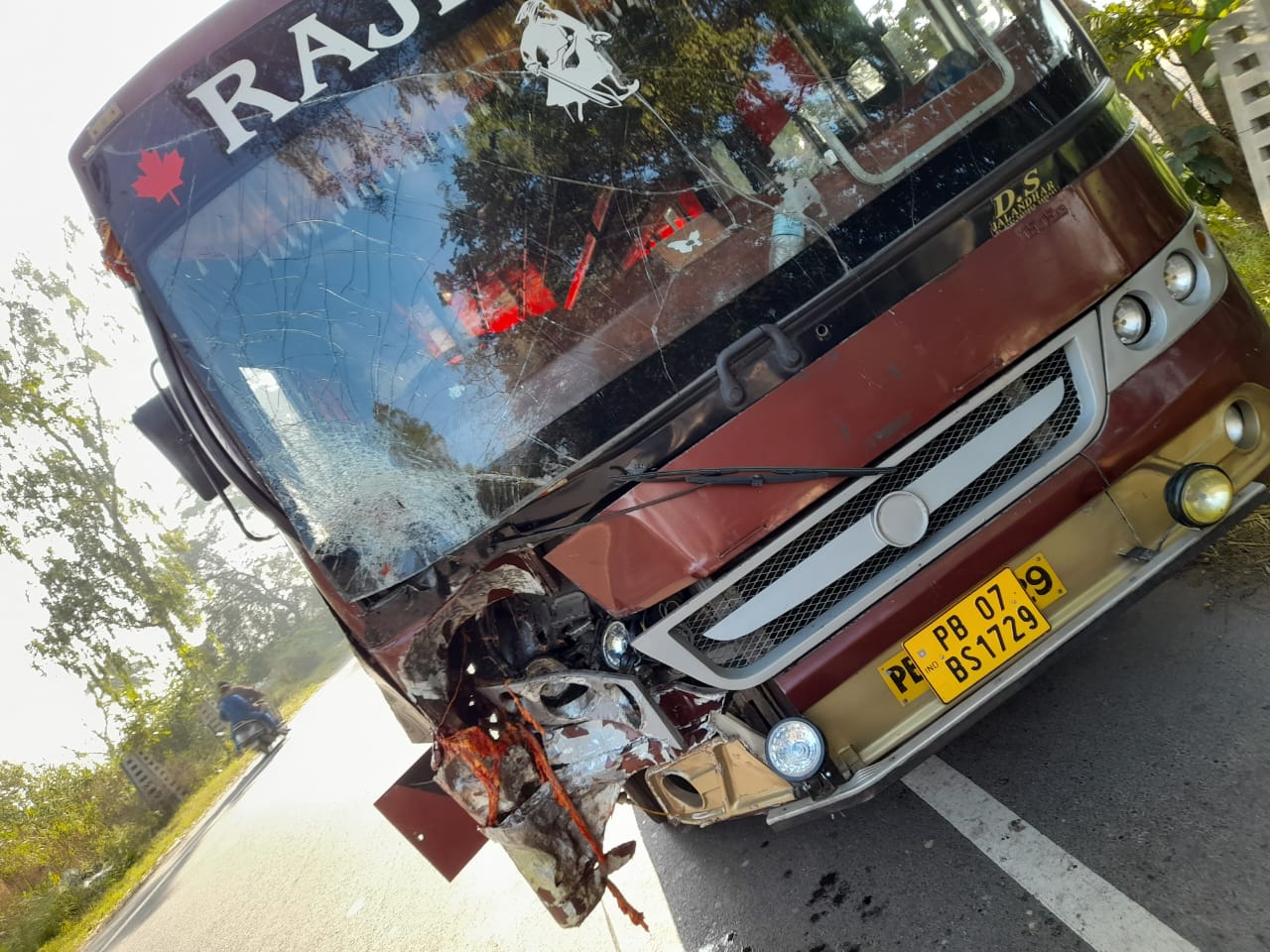 3 including 2 brothers died in a terrible collision between a bus and a motorcycle